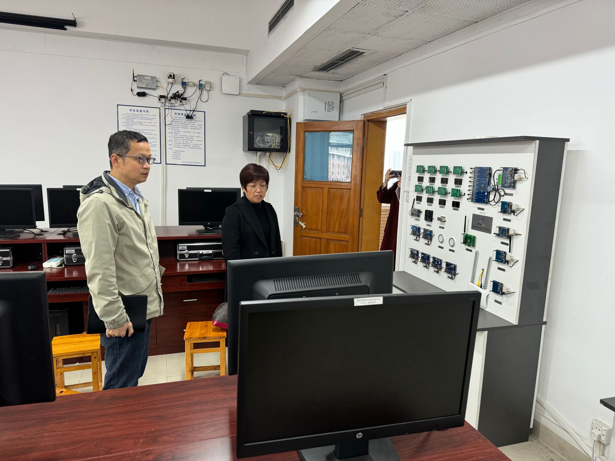 校際聯(lián)動(dòng)共探新工科發(fā)展——重慶移通學(xué)院計(jì)算機(jī)學(xué)院赴重慶工商大學(xué)開展深度交流