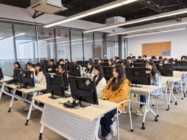 走進(jìn)前沿，啟航未來 計(jì)算機(jī)工程學(xué)院新生赴中軟國際與同濟(jì)人工智能研究院開展專業(yè)認(rèn)知實(shí)習(xí)